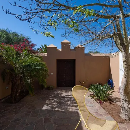 Villa Homeforguest Oasis With Swimming Pool In 4000m2 Garden